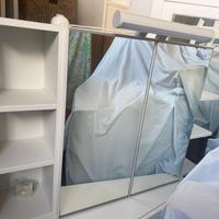 Mobile bagno con specchio e rispiani a giorno