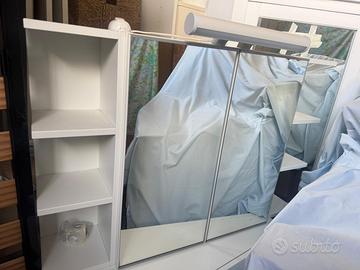 Mobile bagno con specchio e rispiani a giorno