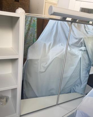 Mobile bagno con specchio e rispiani a giorno
