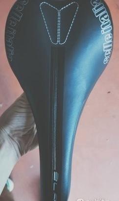 SELLE ITALIA in Carbonio