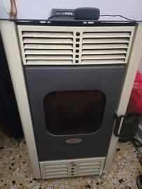 stufa a pellet usata pochissimo 