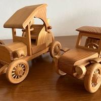 Auto d'epoca in legno
