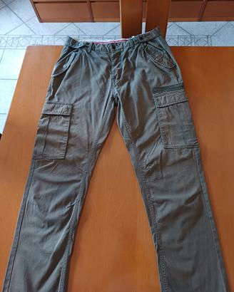 pantaloni con tasche laterali