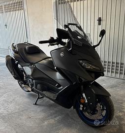 Yamaha tmax 560 icon black 2024
