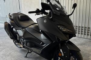 Yamaha tmax 560 icon black 2024