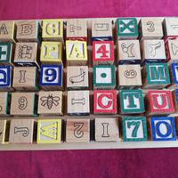 Blocchi alfabetici in legno piccoli cubi di legno