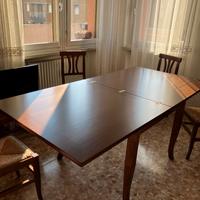 Tavolo con sedie