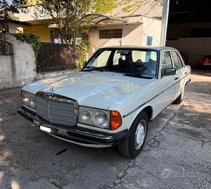Mercedes-benz 200 BERLINA