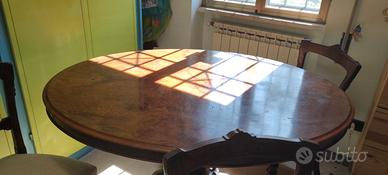 Tavolo con 4 sedie del 700