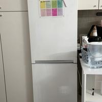 Frigo, lavatrice e cucina