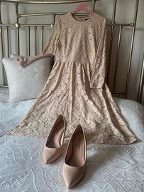 Abito in pizzo rosa cipria