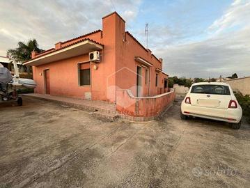 Casa indipendente con giardino