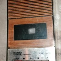 Registratore cassette portatile anni 80 vintage. 