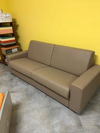 Divano letto in ecopelle
