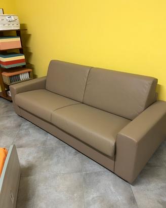 Divano letto in ecopelle