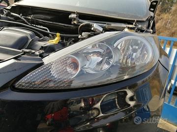 Proiettore sinistro FORD FIESTA del 2010