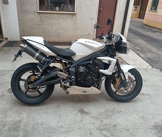 TRIUMPH STREET TRIPLE 675 - R