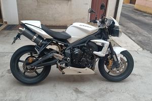 TRIUMPH STREET TRIPLE 675 - R