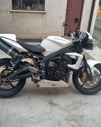 TRIUMPH STREET TRIPLE 675 - R