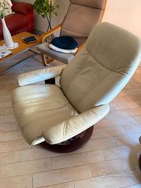 poltrona con pouf Stressless di Ekornes