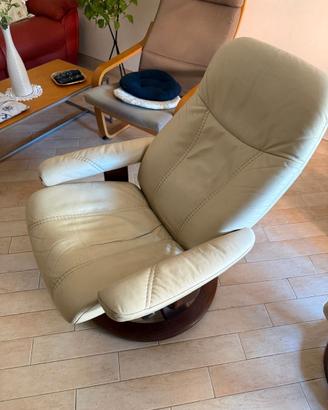 poltrona con pouf Stressless di Ekornes