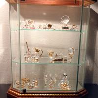 Teca con  oggetti svarovski in miniatura
