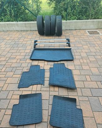 Accessori Fiat Panda 2024, gomme, tappetini, barre
