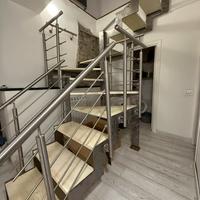 scala realizzata in ferro spazzolato