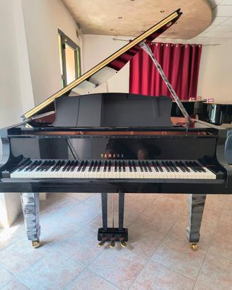 Pianoforte Yamaha C3 ex demo con trasporto e panca
