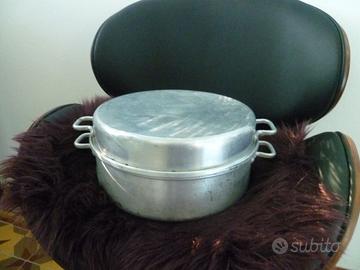 Antica pentola fornetto in alluminio