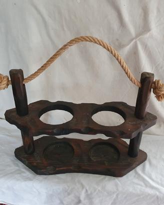 Elegante porta bottiglie di vino antico in legno