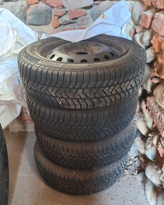4 gomme invernali pirelli con cerchi 175/60 r15