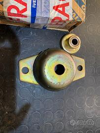 Supporto motore tassello antivibrante