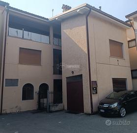 PALAZZO IN CENTRO PAESE IDEALE PER NUOVE UNITA' RE