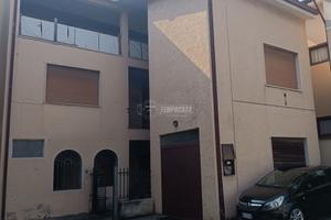 PALAZZO IN CENTRO PAESE IDEALE PER NUOVE UNITA' RE