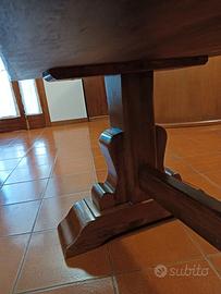 Tavolo in legno massiccio