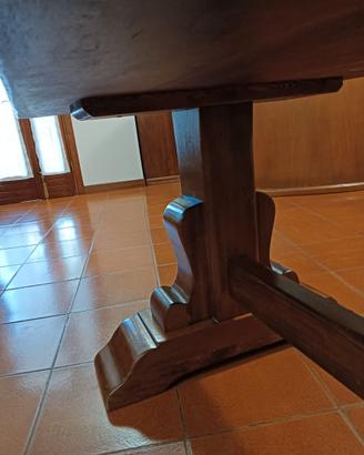 Tavolo in legno massiccio