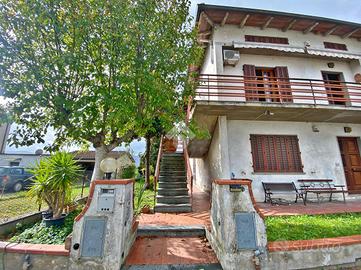 PORZIONE DI BIFAMILIARE A QUARRATA