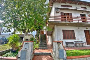 PORZIONE DI BIFAMILIARE A QUARRATA