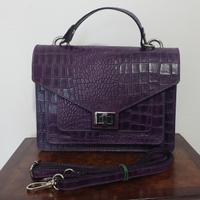 borsa artigianale viola in pelle stampa coccodrill
