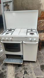 cucina con fornele 