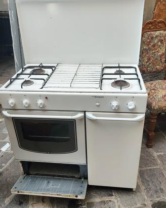 cucina con fornele 