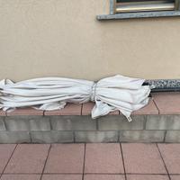 3 ombrelloni, tavolo e sedie da esterno