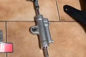 Ammortizzatore di sterzo Ohlins