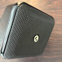 Diffusore satellite Boston con staffa