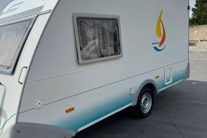 Knaus Eifelland E400 (2002) pronta all’uso.