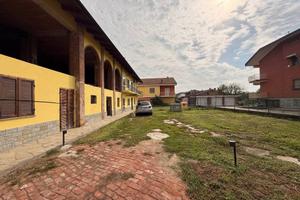 Rustico / Casale di 155 m² con 2 locali a Villaste