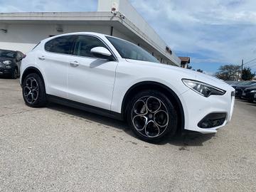 Alfa Romeo Stelvio 2.2 Turbodiesel 180 CV AT8 RWD 