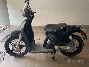 scooter Aprilia carabeo 50 cc.