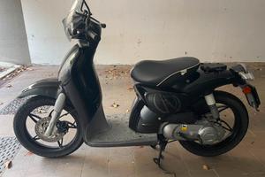 scooter Aprilia carabeo 50 cc.
